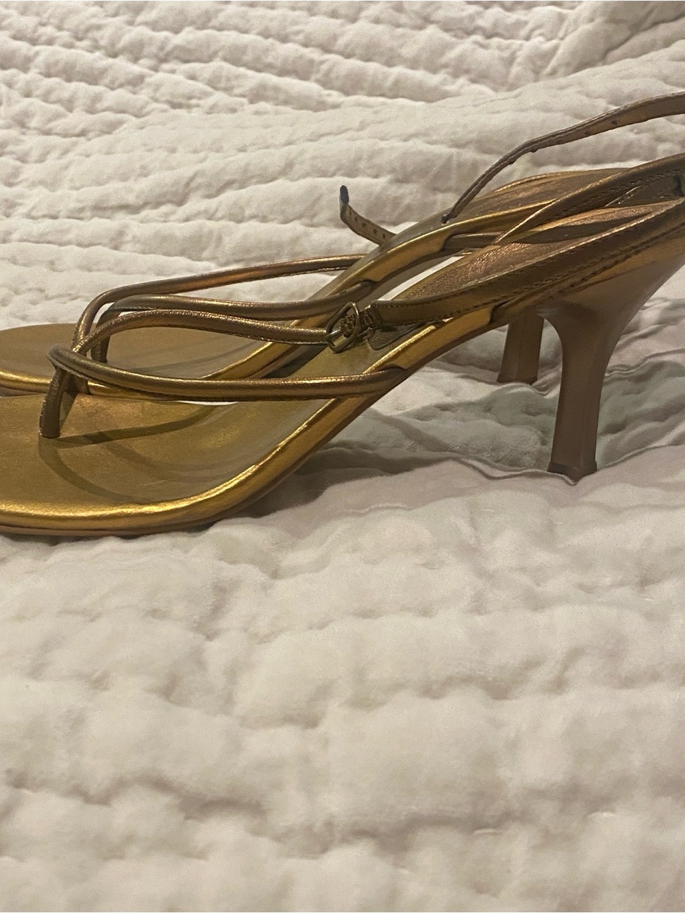 Gianni Bini Metallic Gold Strappy Sandals Size 8 - Picture 2 of 5